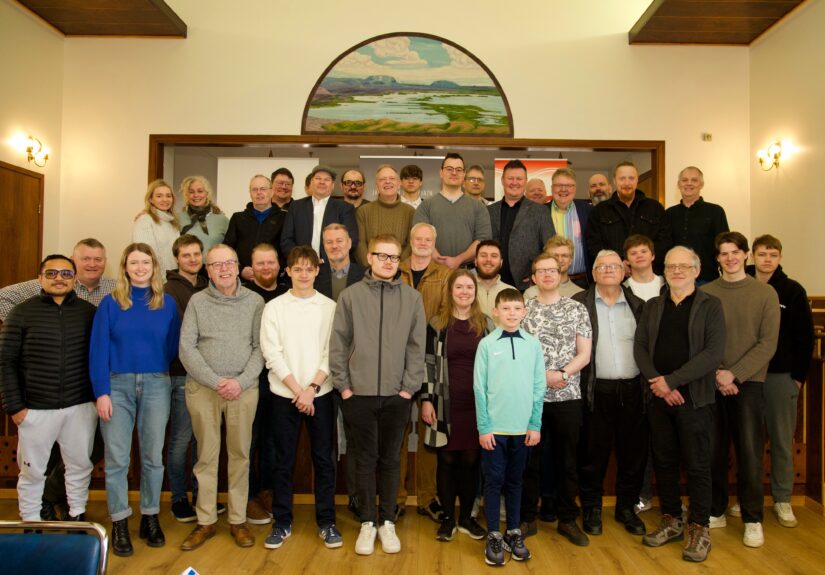 Hópmynd af keppendum í Skjólbrekku